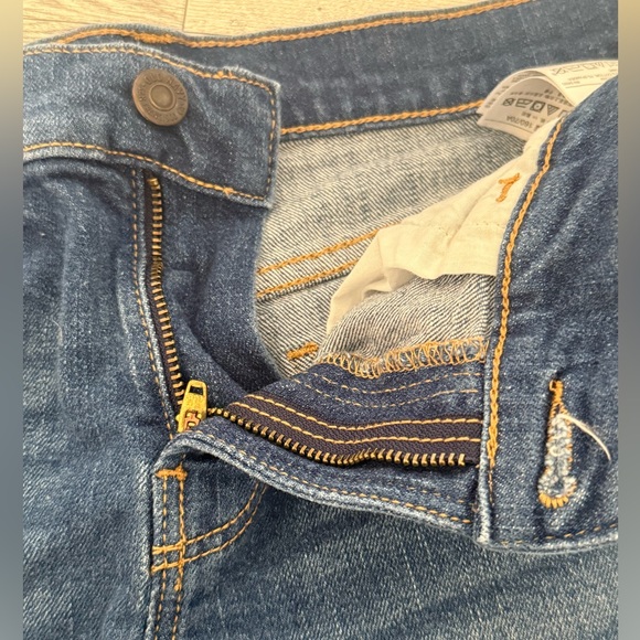 Old Navy Boyfriend Mid Rise Denim Shorts size 6 - Picture 4 of 7